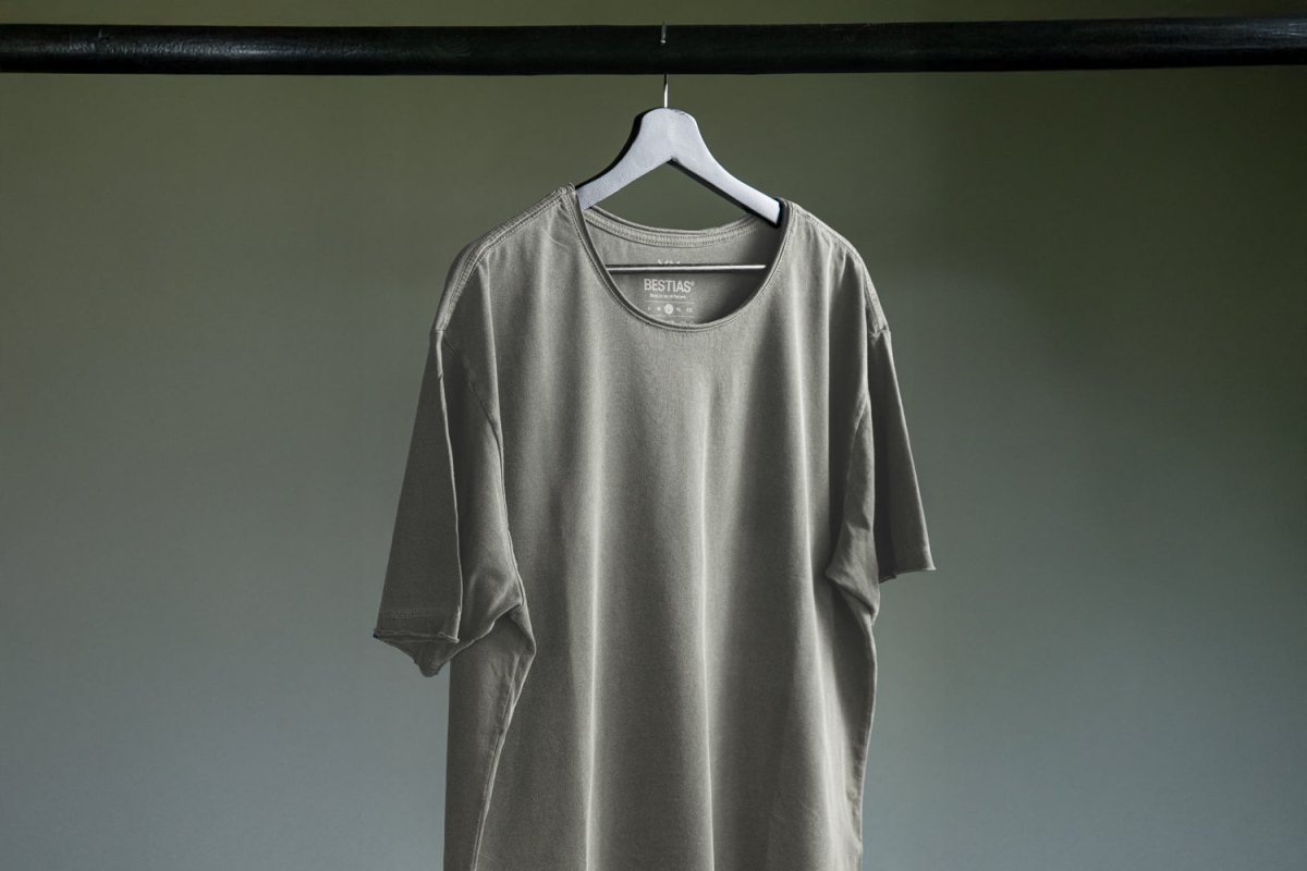 - Polera Basic Pocket - Algodon Verde Oliva - BESTIAS